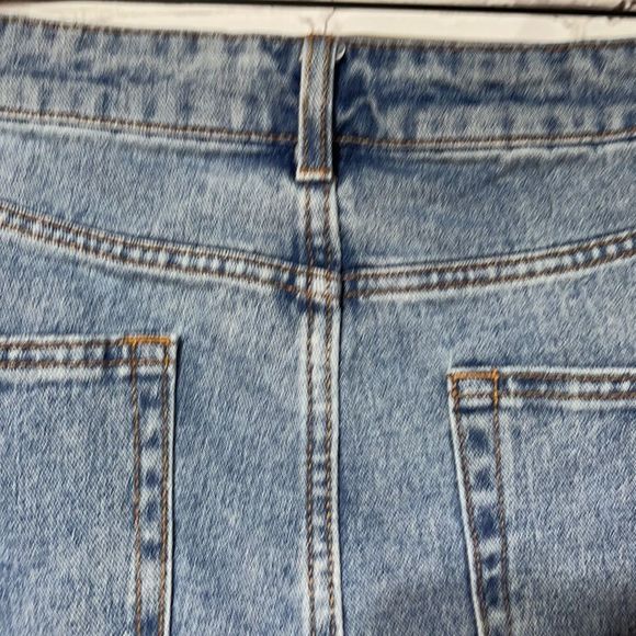 Wild Fable Distressed Denim Short Sz 8 - Picture 9 of 10